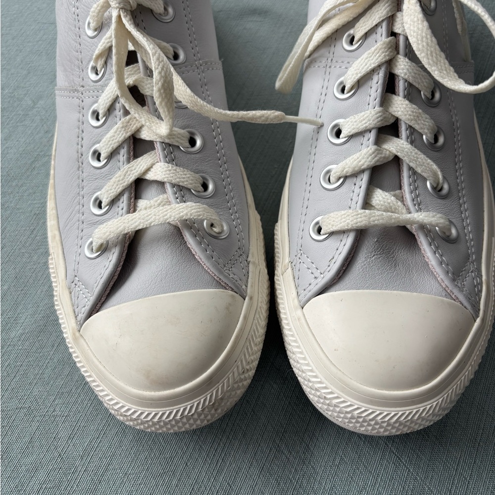 Converse Women’s Leather Bow Light Lavender Gray Sneakers 9 - Picture 4 of 6